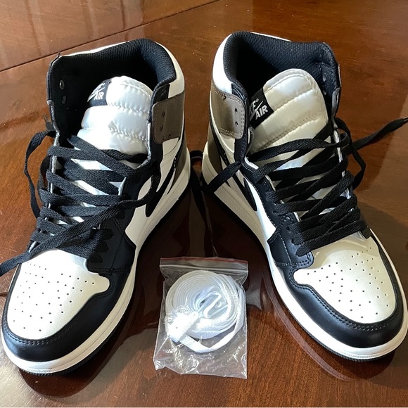 SHOES - Picture 4 of 6